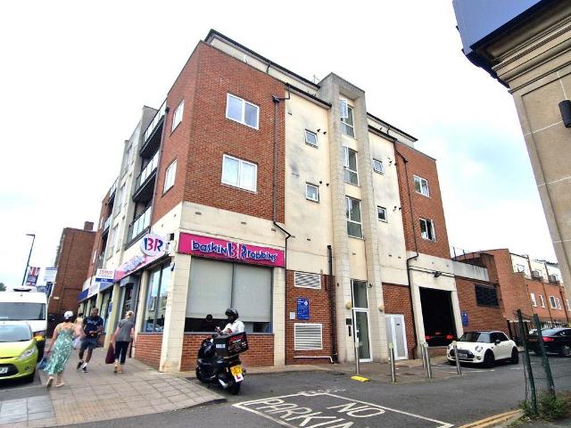 3 bedroom flat for sale