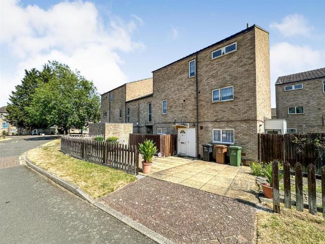 3 bedroom flat for sale