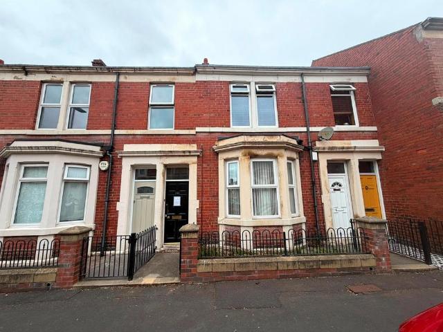 3 bedroom flat for sale