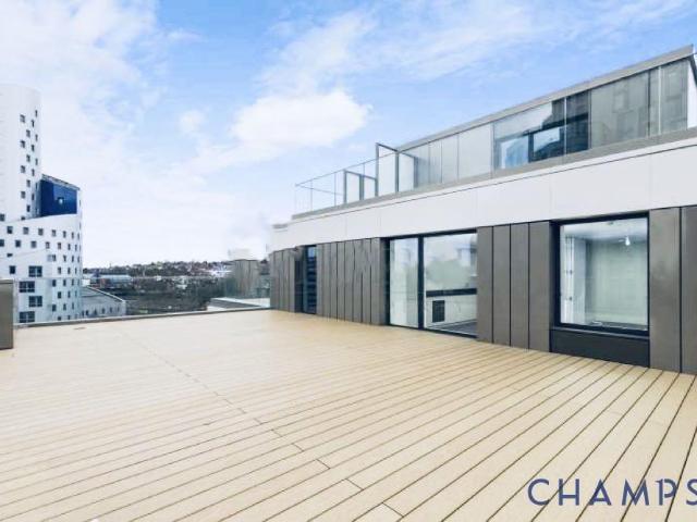 3 bedroom flat for sale