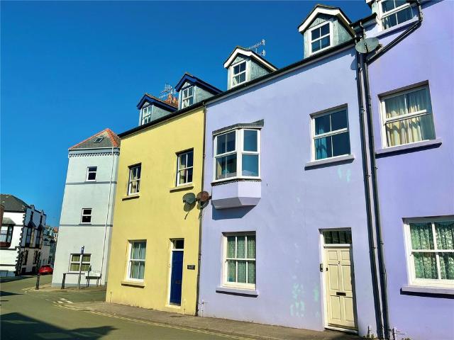 3 bedroom flat for sale