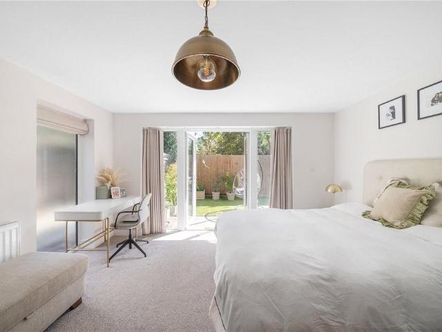 3 bedroom flat for sale