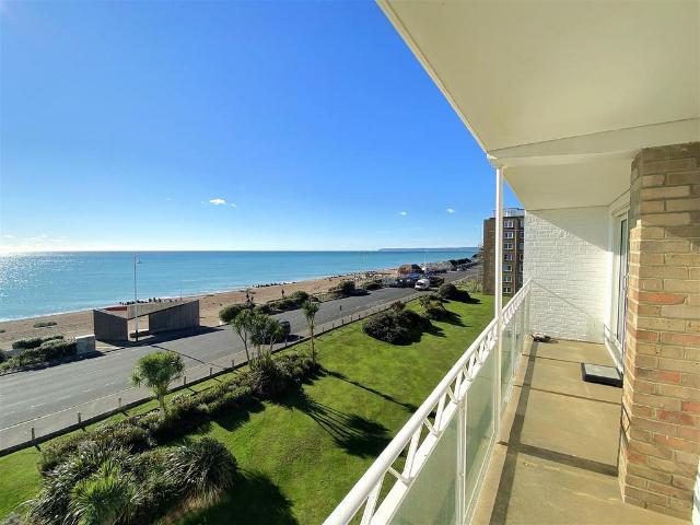 3 bedroom flat for sale