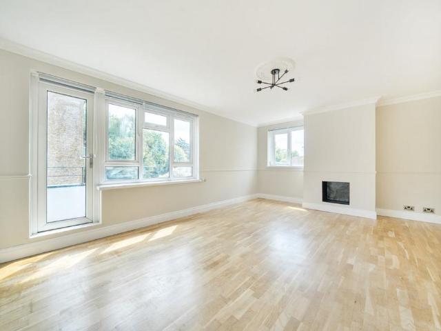 3 bedroom flat for sale