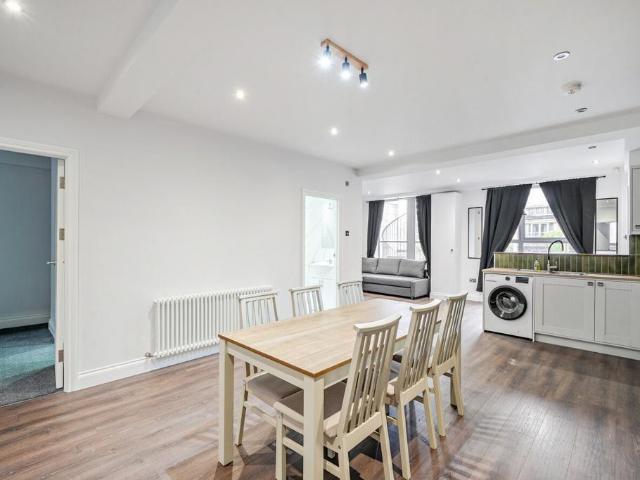 3 bedroom flat for sale