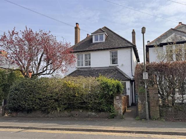 3 bedroom flat for sale