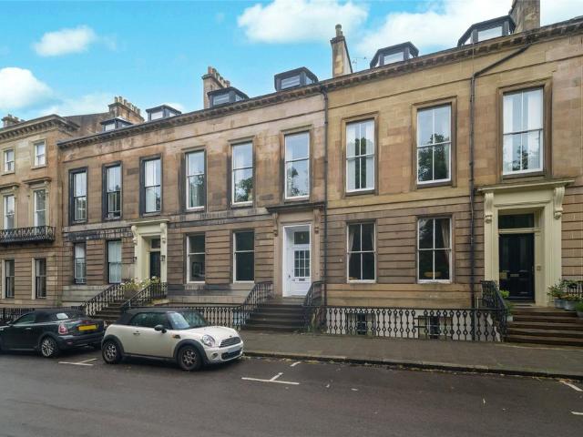 3 bedroom flat for sale