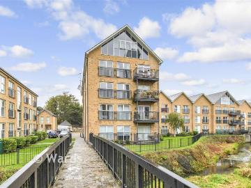 3 bedroom flat for sale
