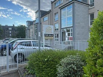 3 bedroom flat for sale