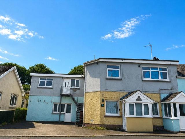 3 bedroom flat for sale