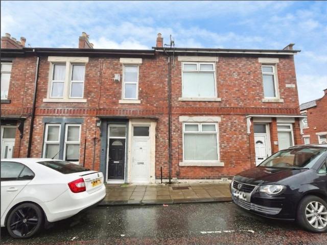 3 bedroom flat for sale