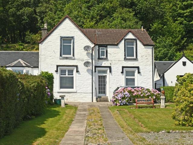 3 bedroom flat for sale