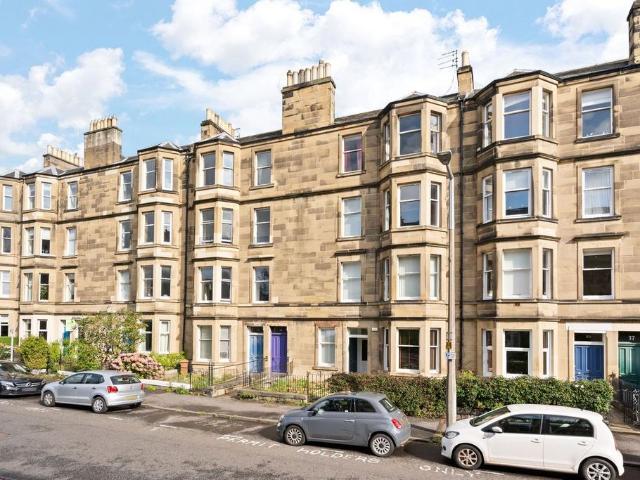 3 bedroom flat for sale