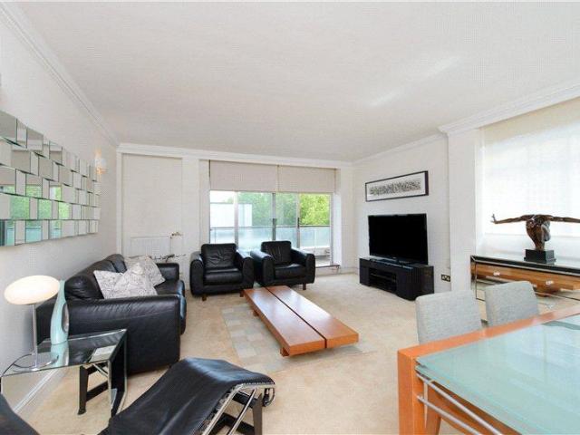3 bedroom flat for sale