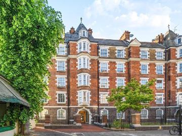3 bedroom flat for sale