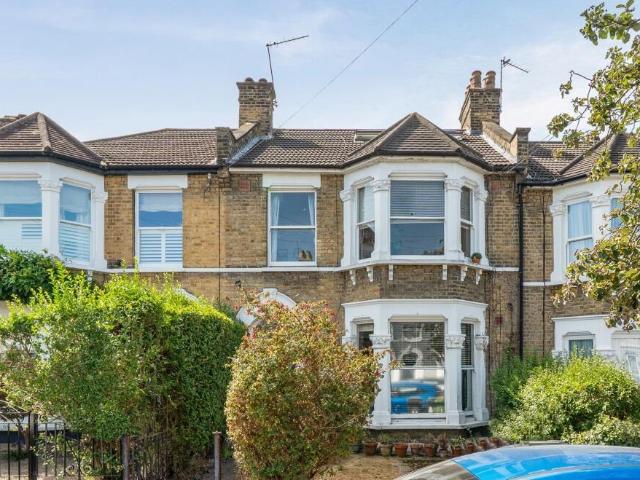 3 bedroom flat for sale