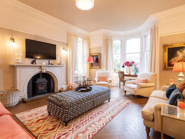3 bedroom flat for sale