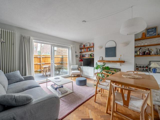 3 bedroom flat for sale