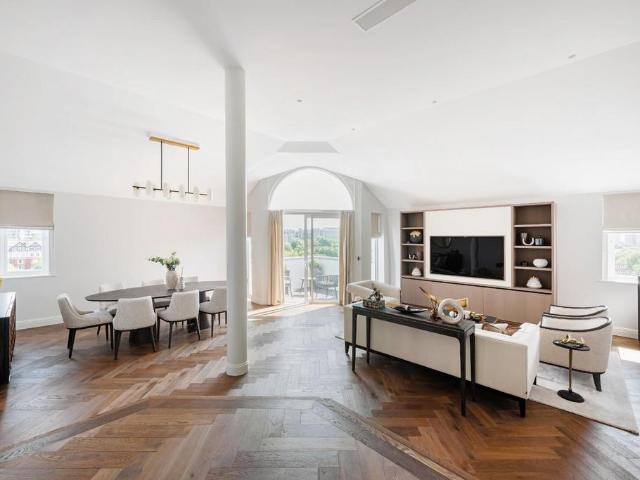 3 bedroom flat for sale