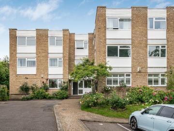 3 bedroom flat for sale