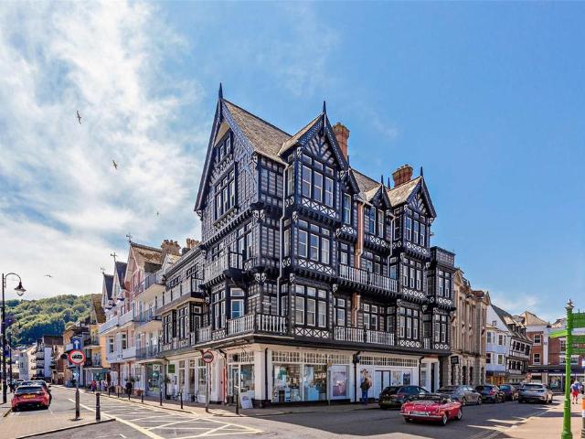 3 bedroom flat for sale