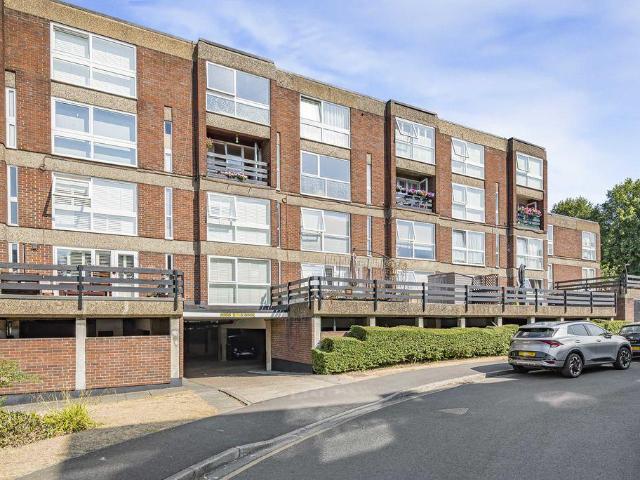 3 bedroom flat for sale
