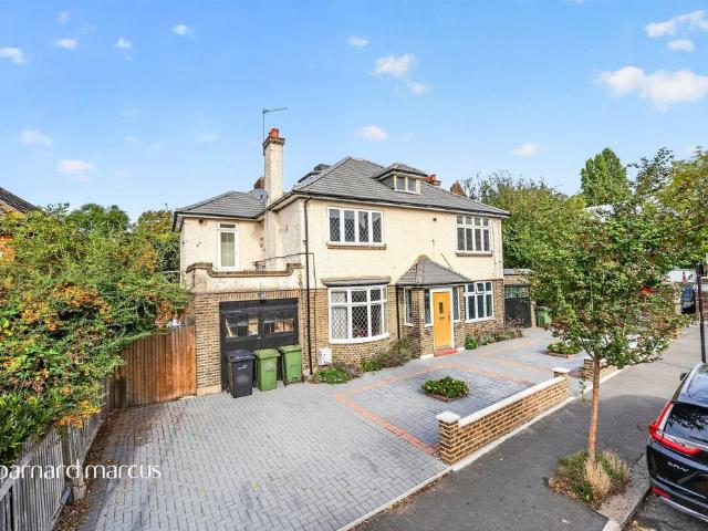 3 bedroom flat for sale