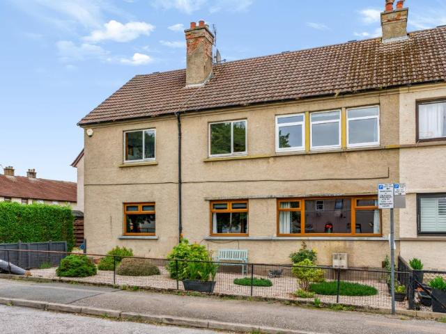 3 bedroom flat for sale