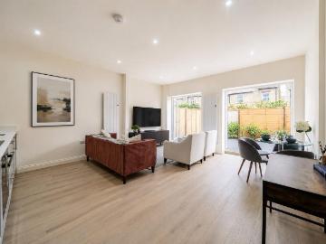 3 bedroom flat for sale