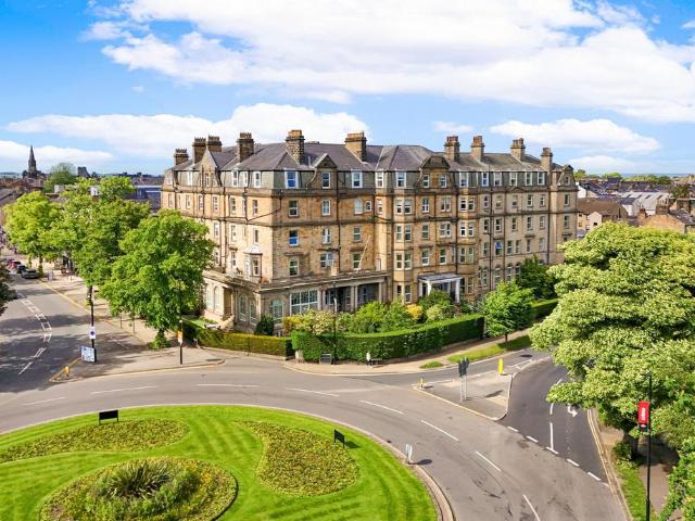 3 bedroom flat for sale