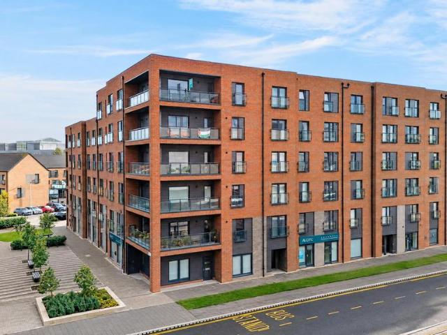 3 bedroom flat for sale
