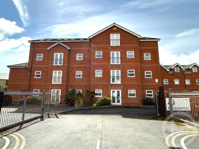 3 bedroom flat for sale