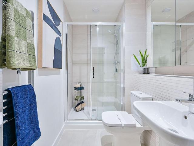 3 bedroom flat for sale
