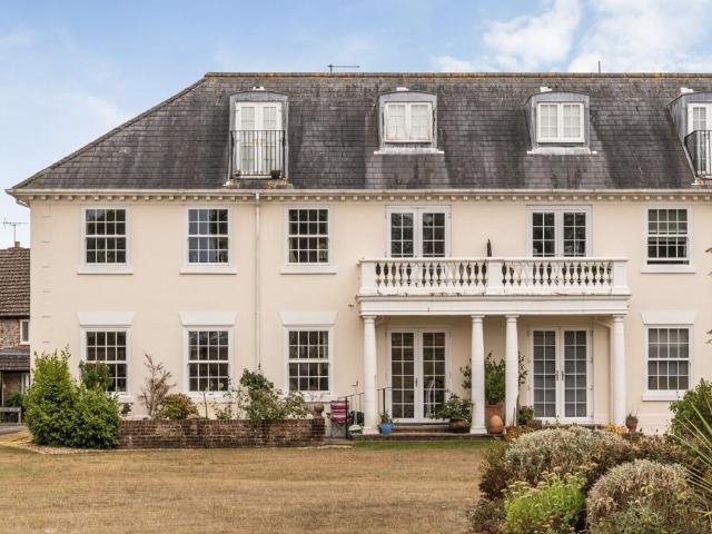 3 bedroom flat for sale