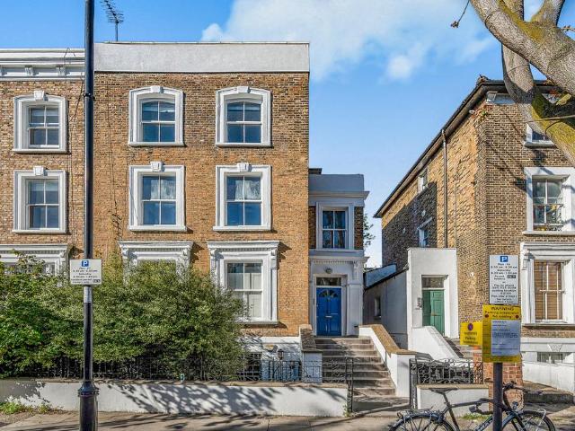 3 bedroom flat for sale