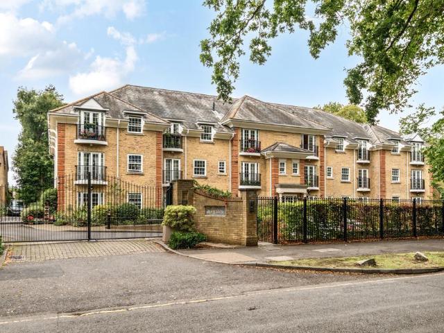 3 bedroom flat for sale