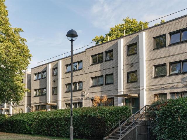 3 bedroom flat for sale