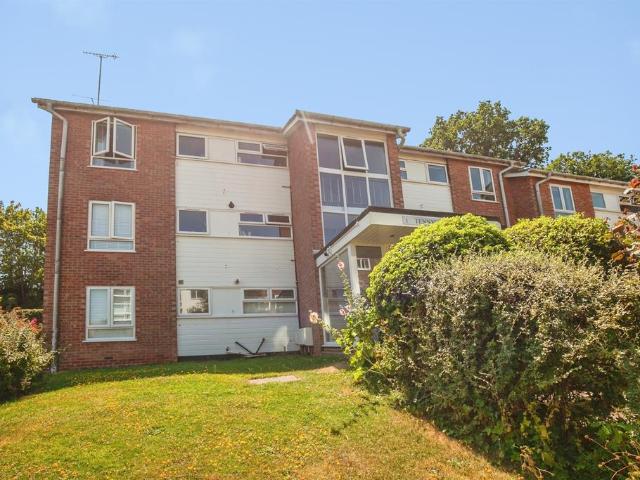 3 bedroom flat for sale