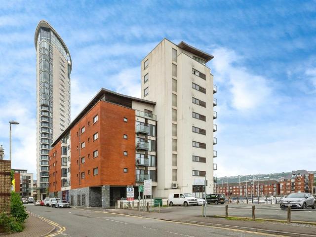 3 bedroom flat for sale