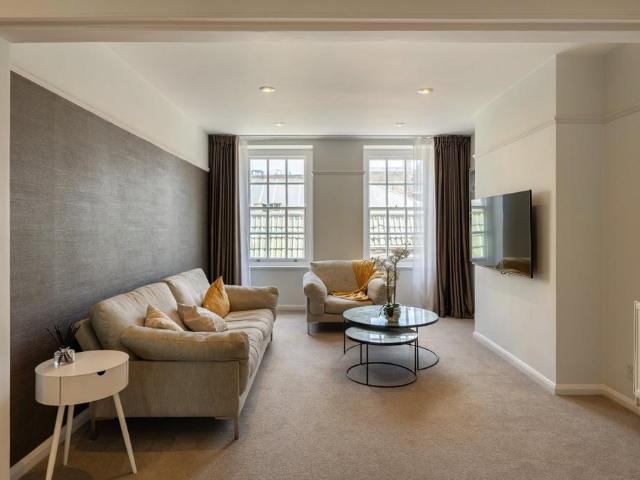 3 bedroom flat for sale