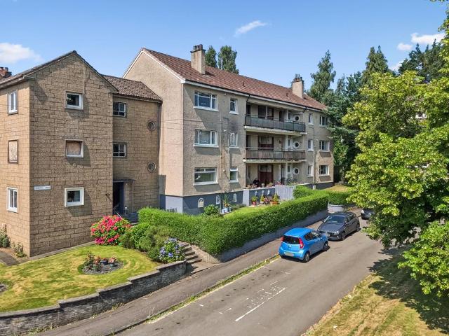 3 bedroom flat for sale
