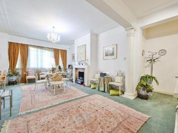 3 bedroom flat for sale