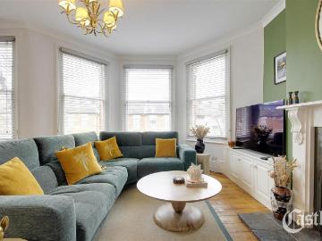 3 bedroom flat for sale