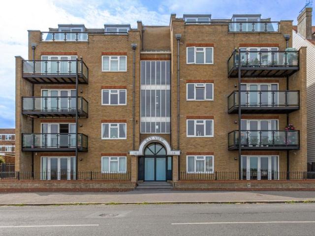 3 bedroom flat for sale