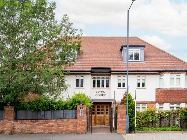 3 bedroom flat for sale