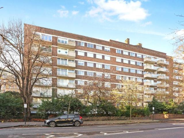 3 bedroom flat for sale