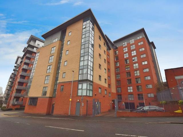 3 bedroom flat for sale