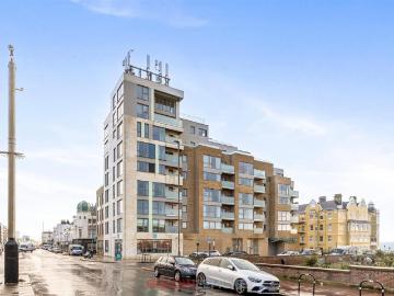 3 bedroom flat for sale