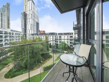3 bedroom flat for sale