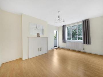 3 bedroom flat for sale